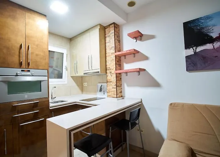 Lina's Centre Εστεπόνα