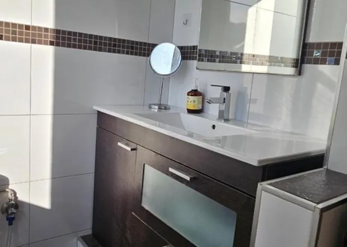 Lina's Centre Εστεπόνα